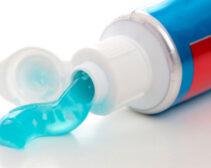Cách trị mụn sử dụng kem đánh răng bạn nên biết