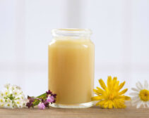 Sữa ong chúa – liều thuốc “cải lão hoàn đồng” cho sức khoẻ