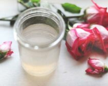 Cách tự làm nước hoa hồng tại nhà dùng để chăm sóc da cực tốt